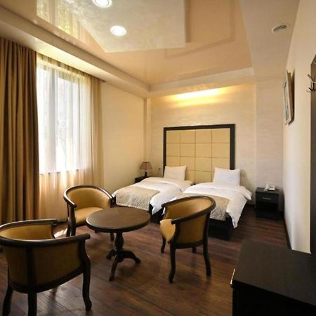 Partez Hotel Erevan Exterior foto