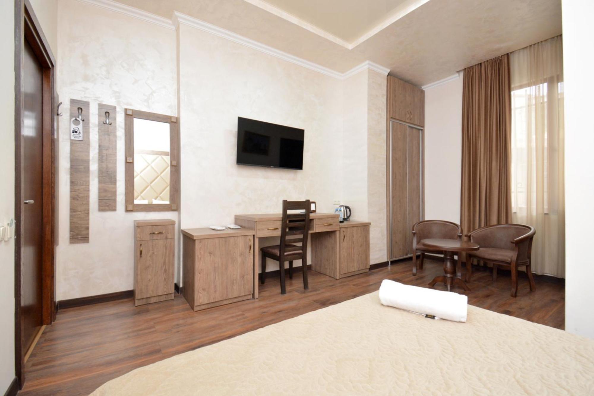 Partez Hotel Erevan Exterior foto