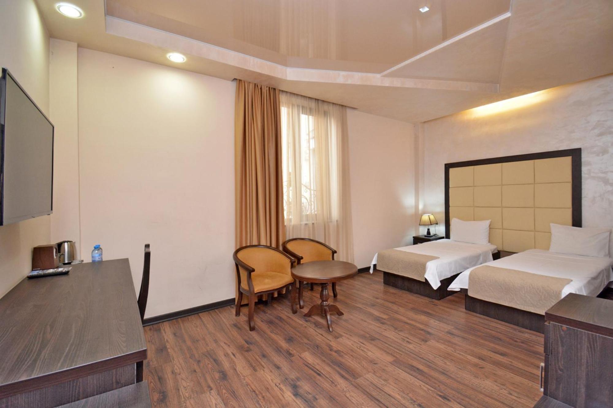 Partez Hotel Erevan Exterior foto