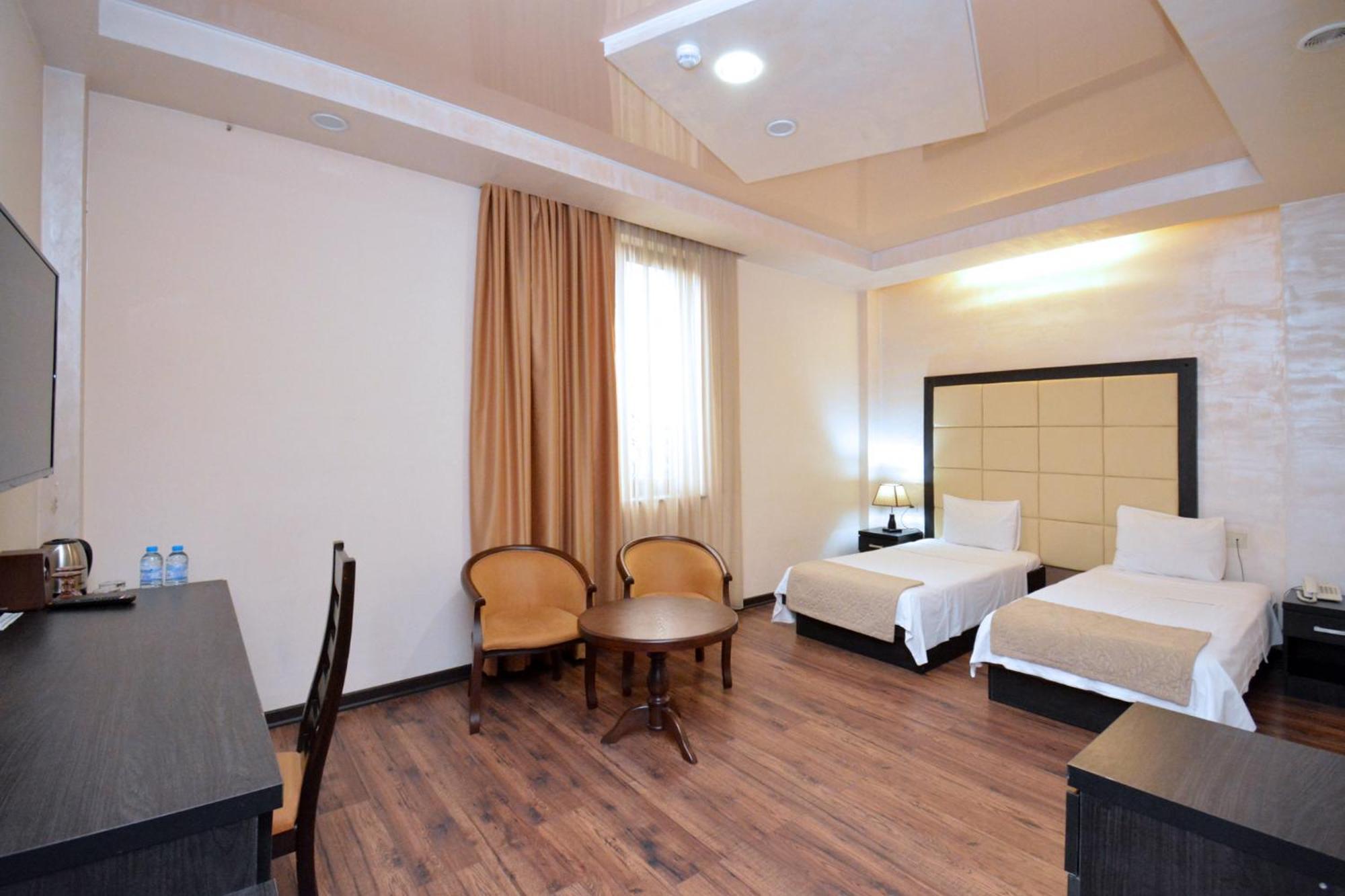 Partez Hotel Erevan Exterior foto