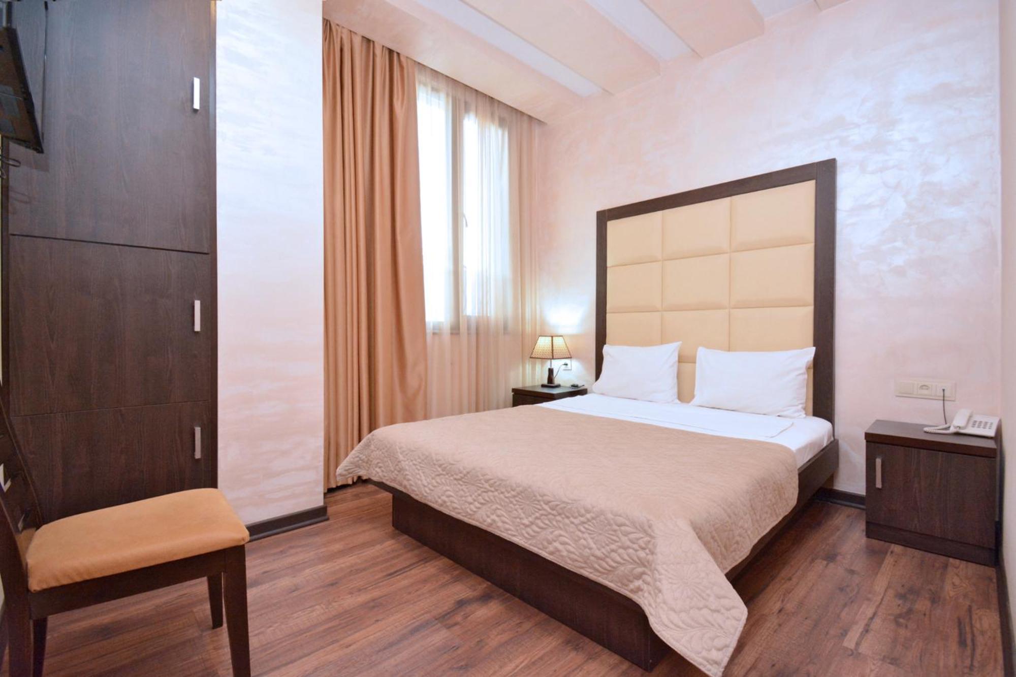Partez Hotel Erevan Exterior foto