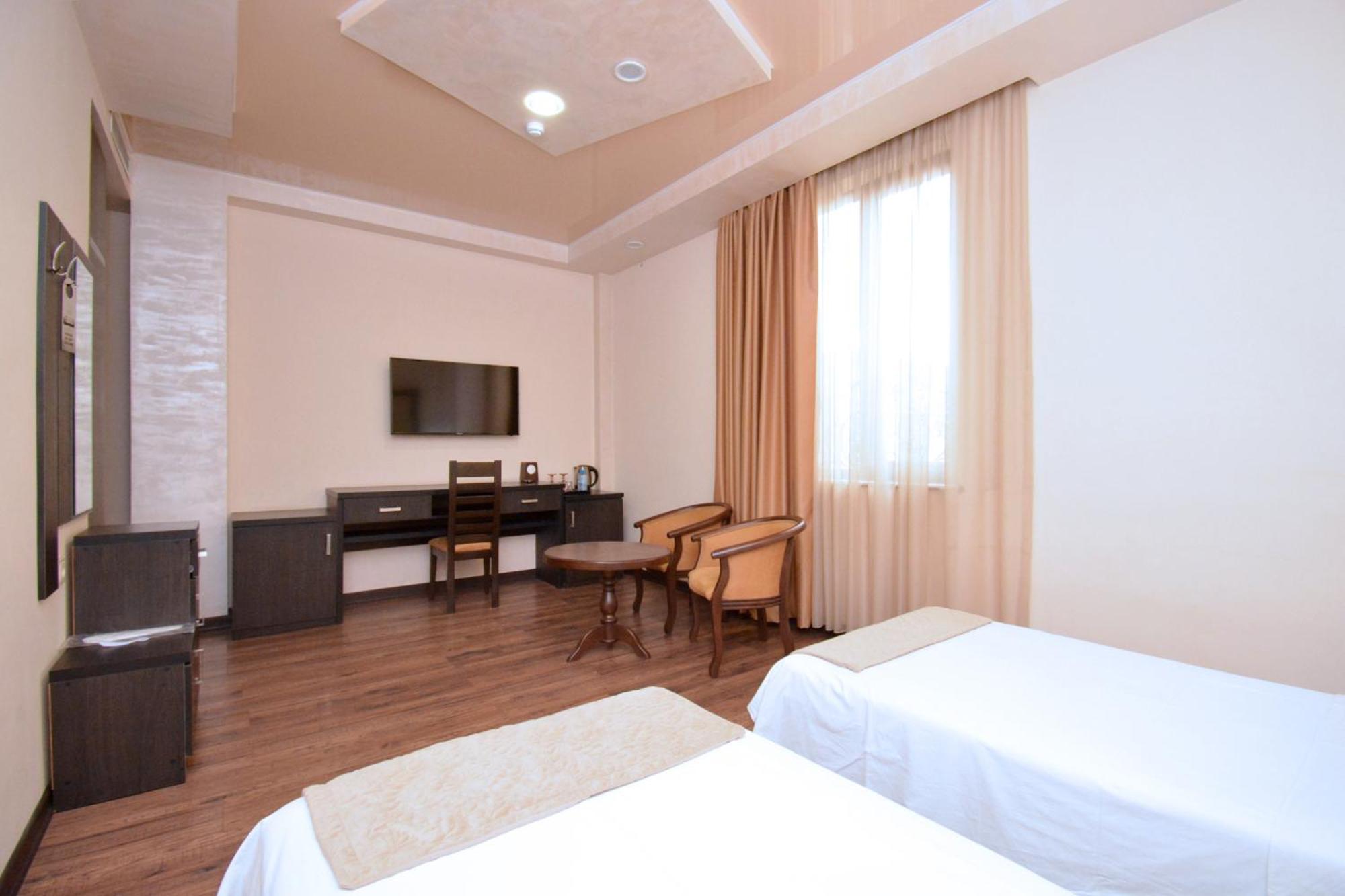 Partez Hotel Erevan Exterior foto