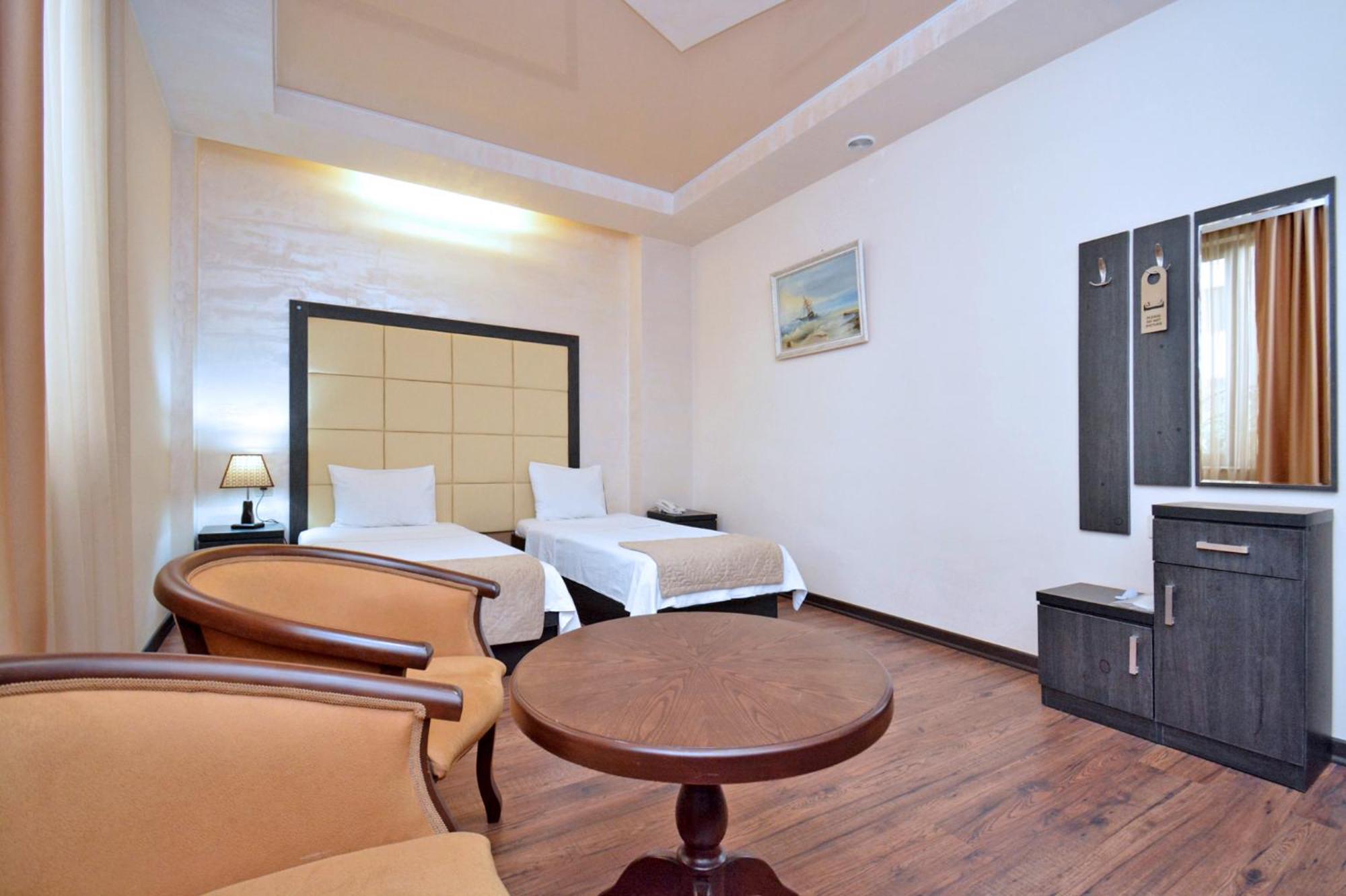 Partez Hotel Erevan Exterior foto