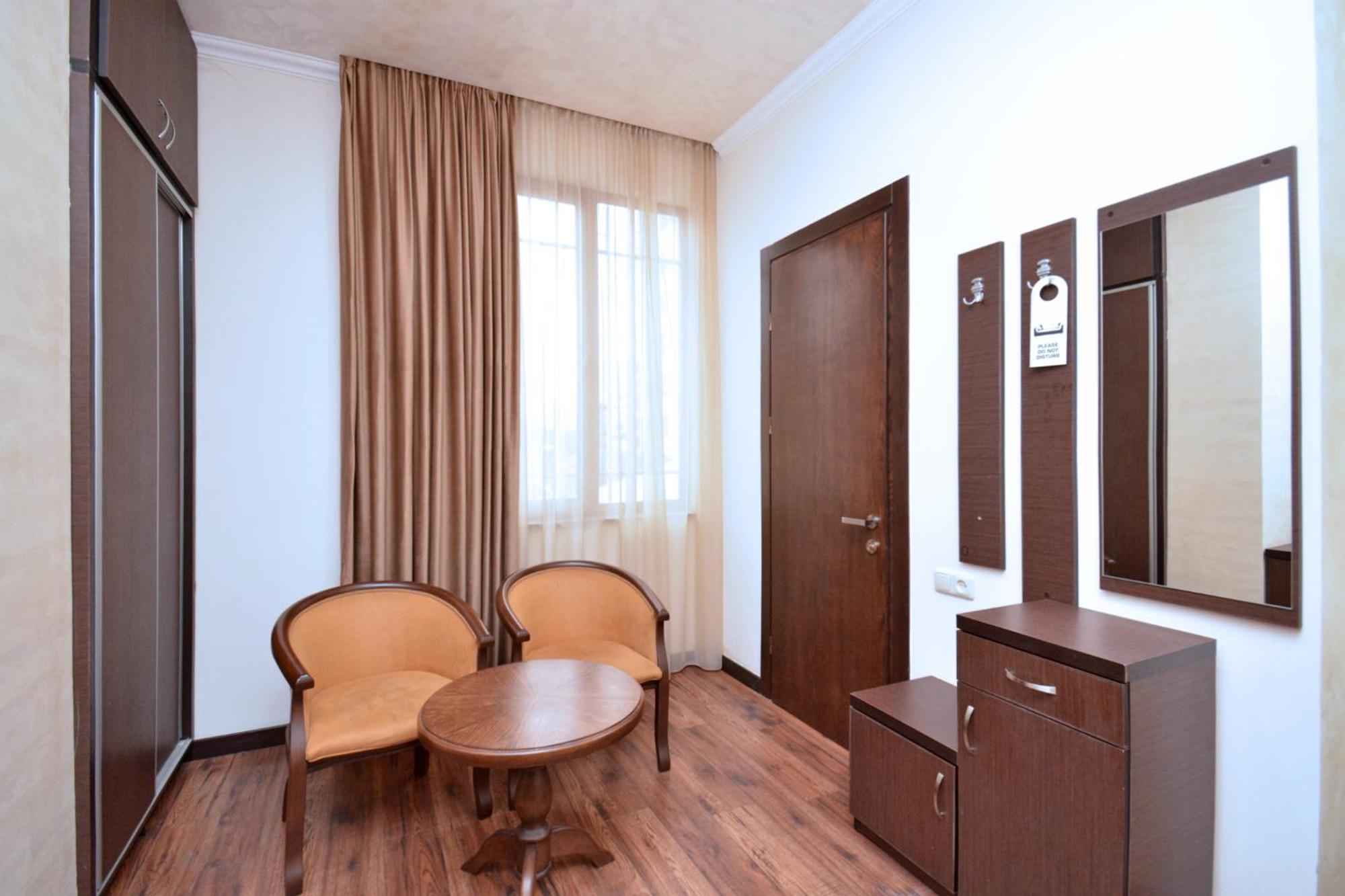 Partez Hotel Erevan Exterior foto