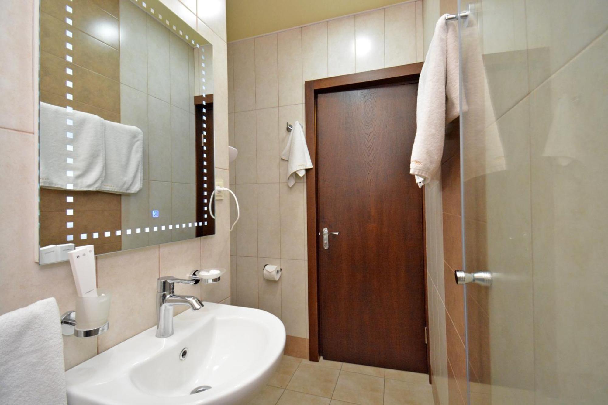 Partez Hotel Erevan Exterior foto