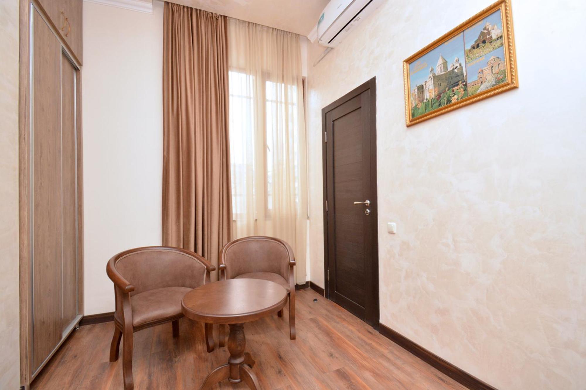 Partez Hotel Erevan Exterior foto