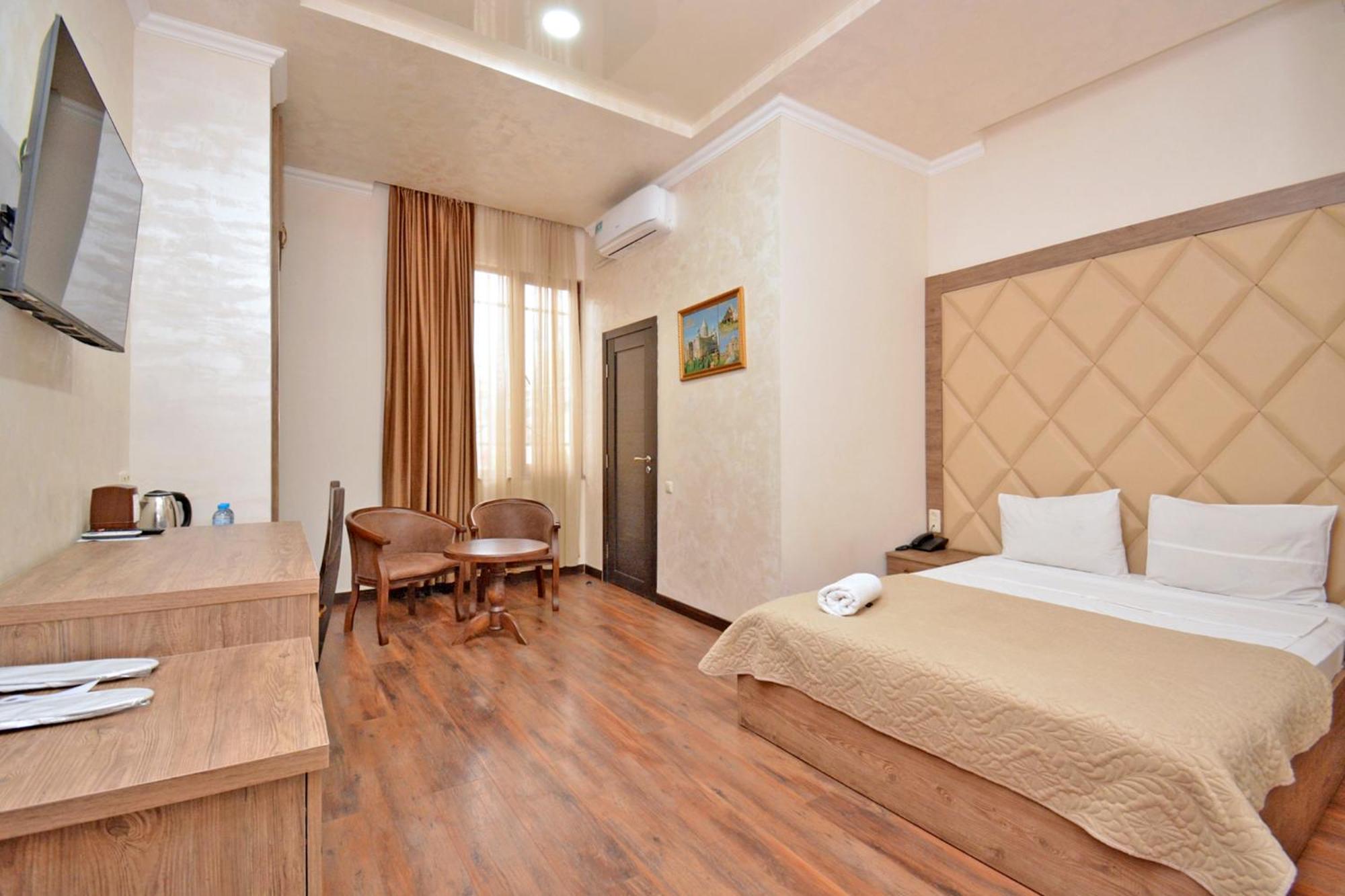Partez Hotel Erevan Exterior foto