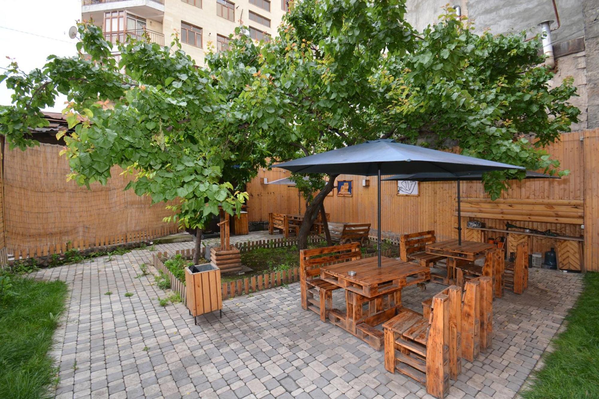 Partez Hotel Erevan Exterior foto